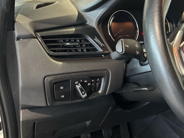 BMW Serie 2 218i Gran Tourer color Blanco. Año 2022. 103KW(140CV). Gasolina. En concesionario BMW Marcos Automoción de Valencia