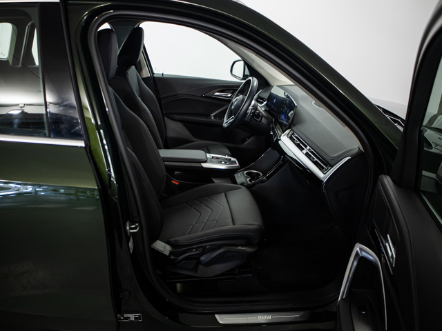 BMW X1 sDrive18d color Verde. Año 2023. 110KW(150CV). Diésel. En concesionario BMW Fuenteolid Valladolid de Valladolid
