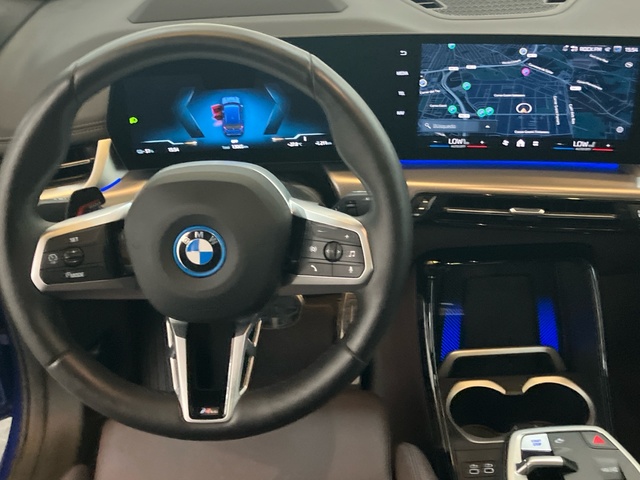 BMW iX1 eDrive20 color Azul. Año 2024. 150KW(204CV). Eléctrico. En concesionario Proa Premium Palma de Illes Balears