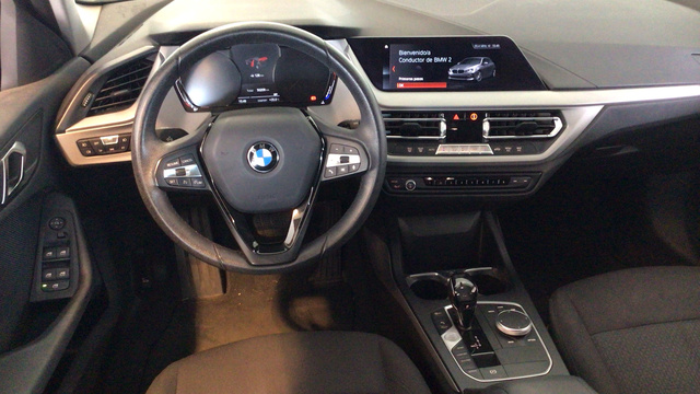 BMW Serie 1 118i color Blanco. Año 2021. 103KW(140CV). Gasolina. En concesionario BYmyCAR Madrid - Alcalá de Madrid