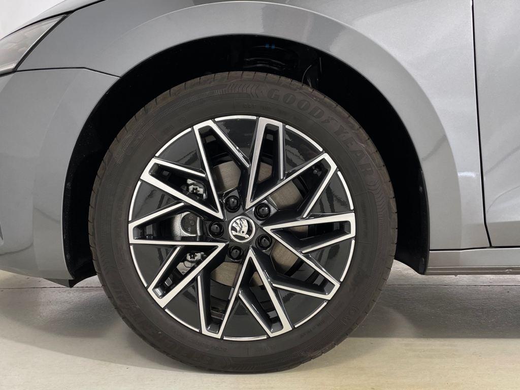 Skoda Octavia 1.5 TSI m-HEV - 8