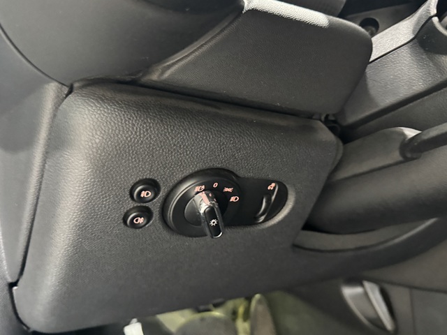 fotoG 13 del MINI MINI Cabrio Cooper 100 kW (136 CV) 136cv Gasolina del 2017 en Barcelona