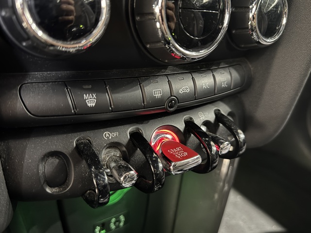 fotoG 15 del MINI MINI Cabrio Cooper 100 kW (136 CV) 136cv Gasolina del 2017 en Barcelona