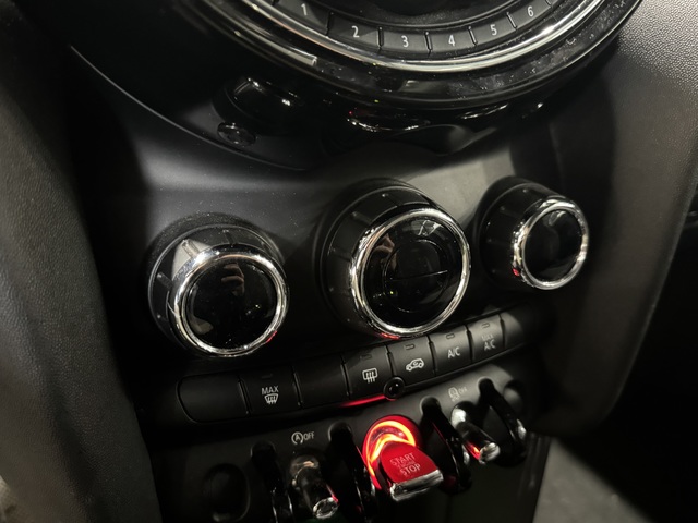 fotoG 16 del MINI MINI Cabrio Cooper 100 kW (136 CV) 136cv Gasolina del 2017 en Barcelona