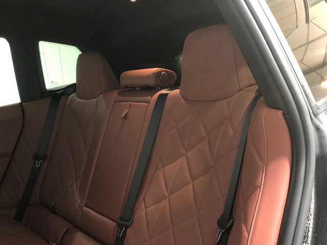 BMW iX xDrive45 color Blanco. Año 2025. 300KW(408CV). Eléctrico. En concesionario Auto Premier, S.A. - MADRID de Madrid