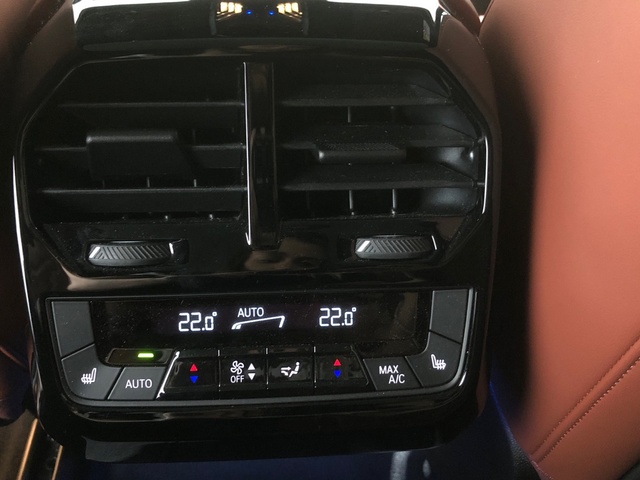 BMW iX xDrive45 color Blanco. Año 2025. 300KW(408CV). Eléctrico. En concesionario Auto Premier, S.A. - MADRID de Madrid