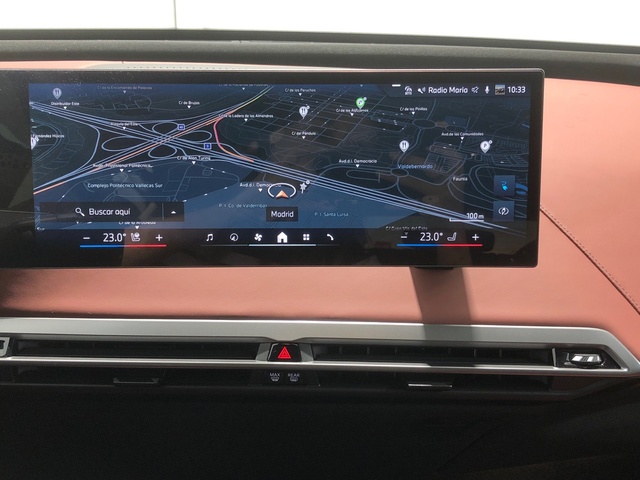 BMW iX xDrive45 color Blanco. Año 2025. 300KW(408CV). Eléctrico. En concesionario Auto Premier, S.A. - MADRID de Madrid