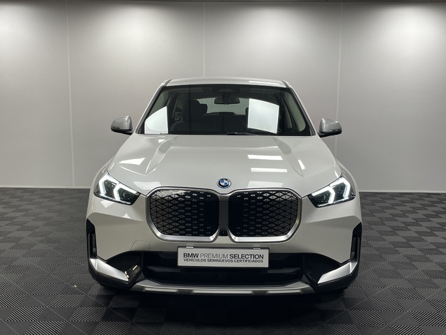 BMW iX1 xDrive30 color Blanco. Año 2025. 230KW(313CV). Eléctrico. En concesionario Maberauto de Castellón