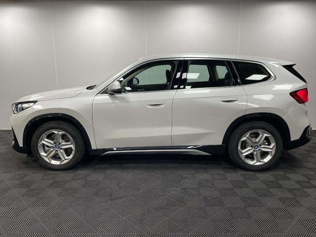 BMW iX1 xDrive30 color Blanco. Año 2025. 230KW(313CV). Eléctrico. En concesionario Maberauto de Castellón