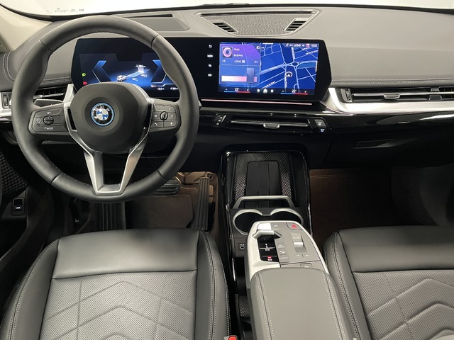 BMW iX1 xDrive30 color Blanco. Año 2025. 230KW(313CV). Eléctrico. En concesionario Maberauto de Castellón