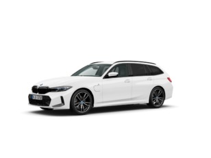 Fotos de BMW Serie 3 330e Touring color Blanco. Año 2024. 215KW(292CV). Híbrido Electro/Gasolina. En concesionario Carteya Motor | Campo de Gibraltar de Cádiz