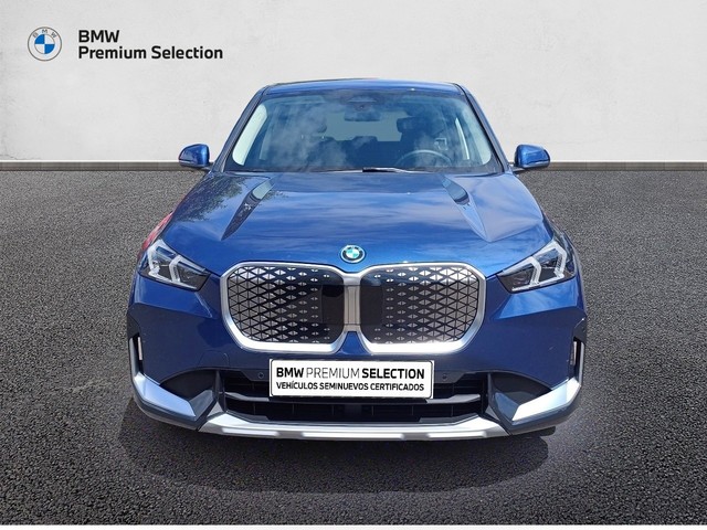 BMW iX1 eDrive20 color Azul. Año 2025. 150KW(204CV). Eléctrico. En concesionario Marmotor de Las Palmas