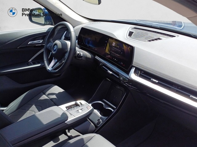 BMW iX1 eDrive20 color Azul. Año 2025. 150KW(204CV). Eléctrico. En concesionario Marmotor de Las Palmas