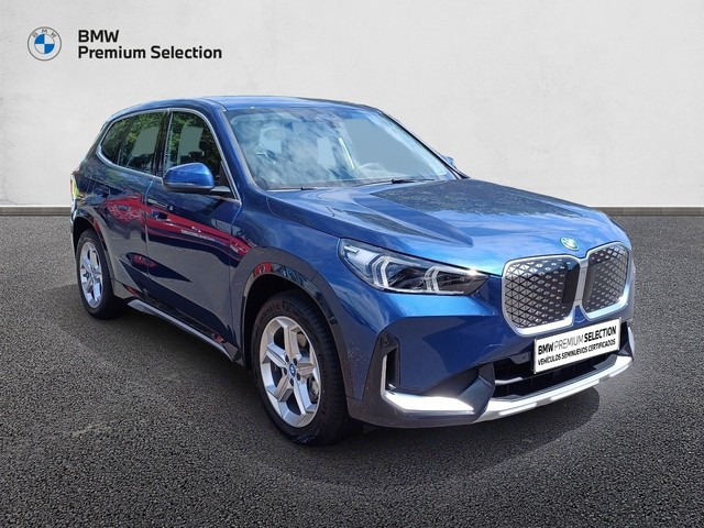 BMW iX1 eDrive20 color Azul. Año 2025. 150KW(204CV). Eléctrico. En concesionario Marmotor de Las Palmas