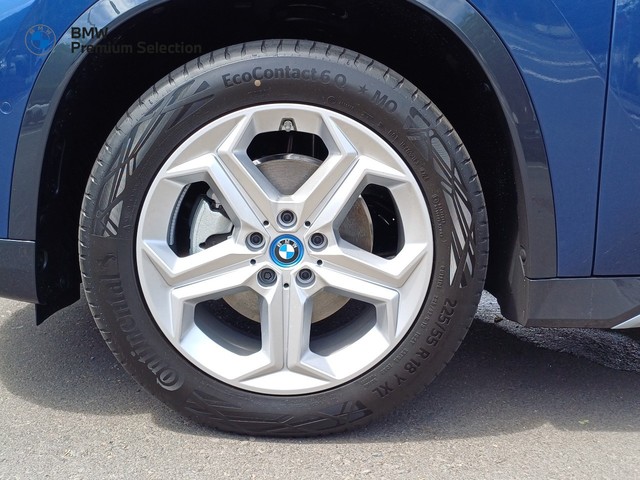 BMW iX1 eDrive20 color Azul. Año 2025. 150KW(204CV). Eléctrico. En concesionario Marmotor de Las Palmas