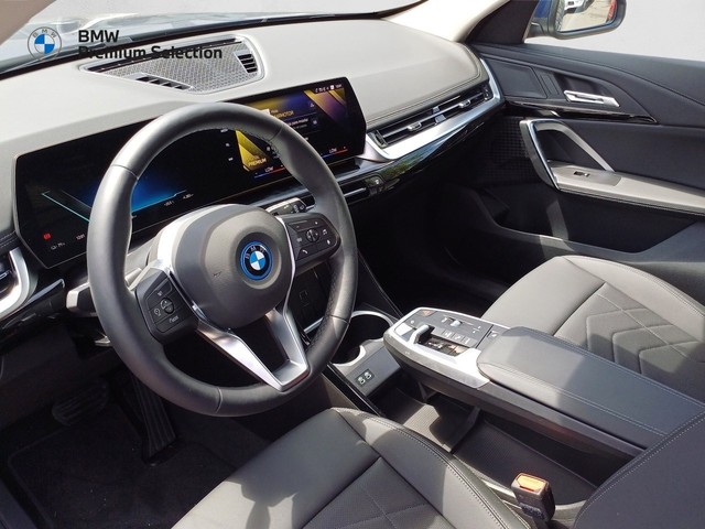 BMW iX1 eDrive20 color Azul. Año 2025. 150KW(204CV). Eléctrico. En concesionario Marmotor de Las Palmas
