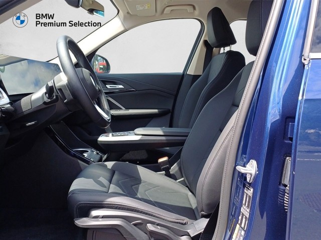 BMW iX1 eDrive20 color Azul. Año 2025. 150KW(204CV). Eléctrico. En concesionario Marmotor de Las Palmas