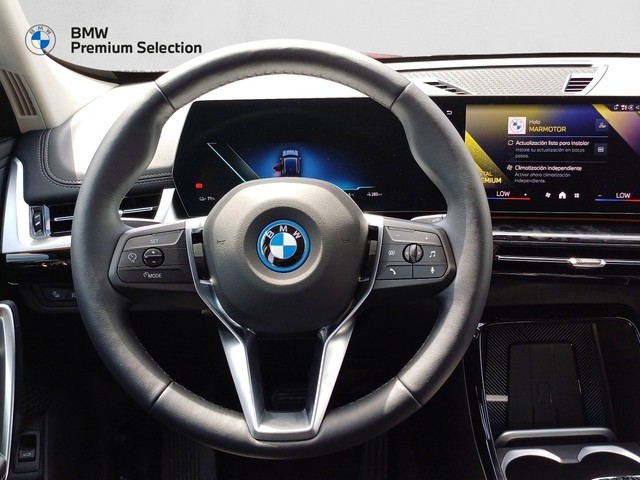 BMW iX1 eDrive20 color Azul. Año 2025. 150KW(204CV). Eléctrico. En concesionario Marmotor de Las Palmas