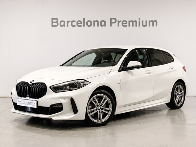 BMW Serie 1 120d color Blanco. Año 2024. 140KW(190CV). Diésel. En concesionario Barcelona Premium -- GRAN VIA de Barcelona