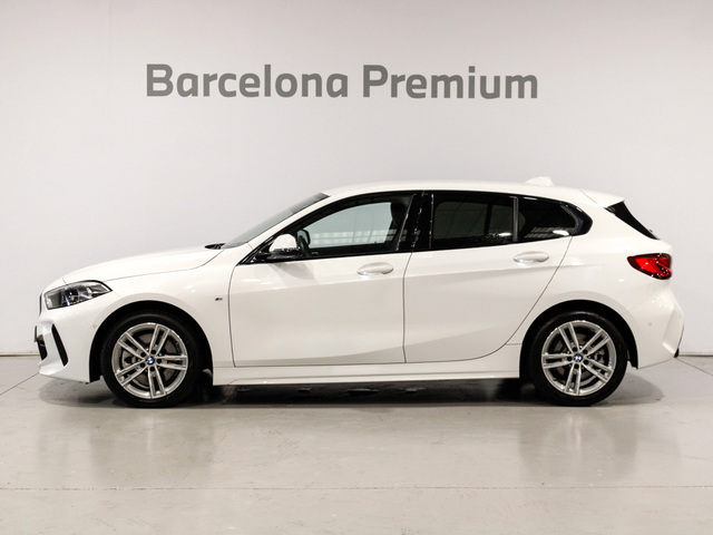 BMW Serie 1 120d color Blanco. Año 2024. 140KW(190CV). Diésel. En concesionario Barcelona Premium -- GRAN VIA de Barcelona