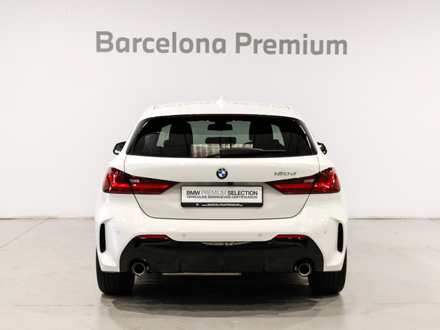 BMW Serie 1 120d color Blanco. Año 2024. 140KW(190CV). Diésel. En concesionario Barcelona Premium -- GRAN VIA de Barcelona