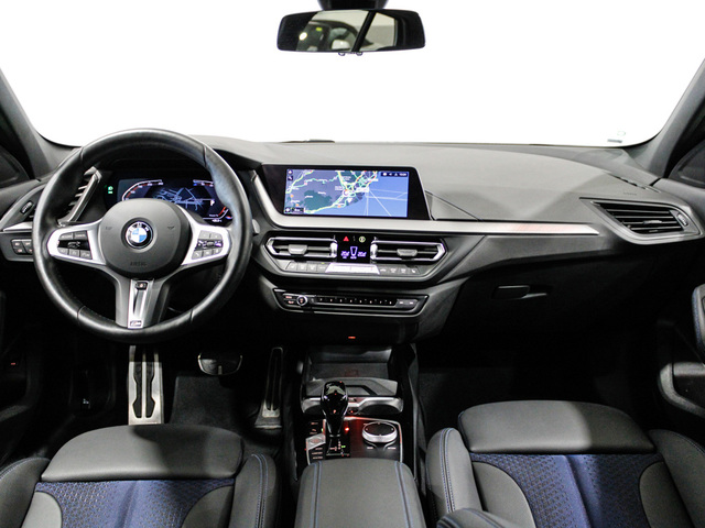 BMW Serie 1 120d color Blanco. Año 2024. 140KW(190CV). Diésel. En concesionario Barcelona Premium -- GRAN VIA de Barcelona