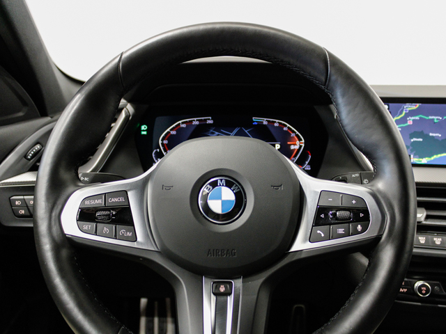 BMW Serie 1 120d color Blanco. Año 2024. 140KW(190CV). Diésel. En concesionario Barcelona Premium -- GRAN VIA de Barcelona