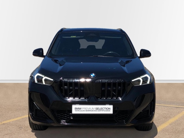 BMW X1 sDrive18i color Negro. Año 2023. 100KW(136CV). Gasolina. En concesionario Proa Premium Palma de Baleares