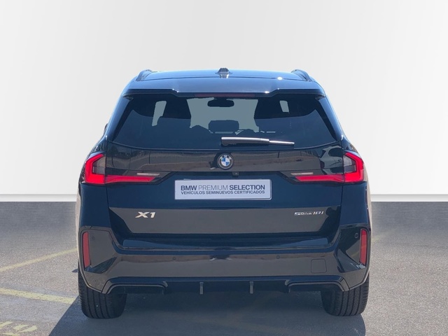 BMW X1 sDrive18i color Negro. Año 2023. 100KW(136CV). Gasolina. En concesionario Proa Premium Palma de Baleares