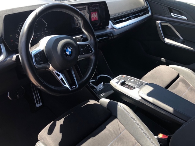 BMW X1 sDrive18i color Negro. Año 2023. 100KW(136CV). Gasolina. En concesionario Proa Premium Palma de Baleares