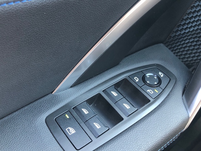BMW X1 sDrive18i color Negro. Año 2023. 100KW(136CV). Gasolina. En concesionario Proa Premium Palma de Baleares