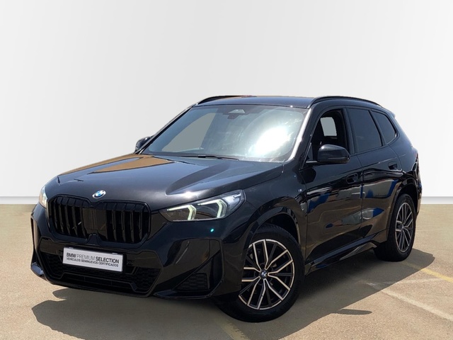 BMW X1 sDrive18i color Negro. Año 2023. 100KW(136CV). Gasolina. En concesionario Proa Premium Palma de Baleares