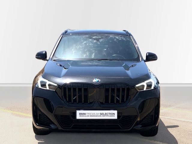 BMW X1 sDrive18i color Negro. Año 2023. 100KW(136CV). Gasolina. En concesionario Proa Premium Palma de Baleares