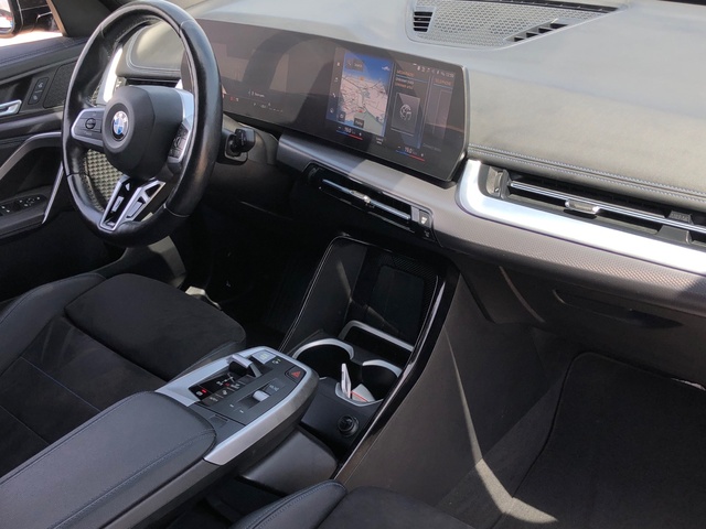 BMW X1 sDrive18i color Negro. Año 2023. 100KW(136CV). Gasolina. En concesionario Proa Premium Palma de Baleares