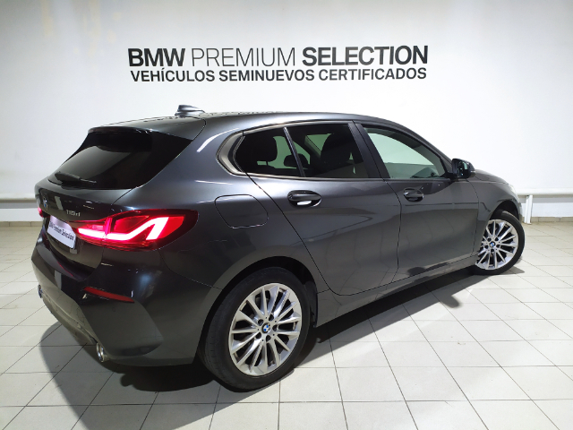 BMW Serie 1 118d color Gris. Año 2021. 110KW(150CV). Diésel. En concesionario Hispamovil Elche de Alicante