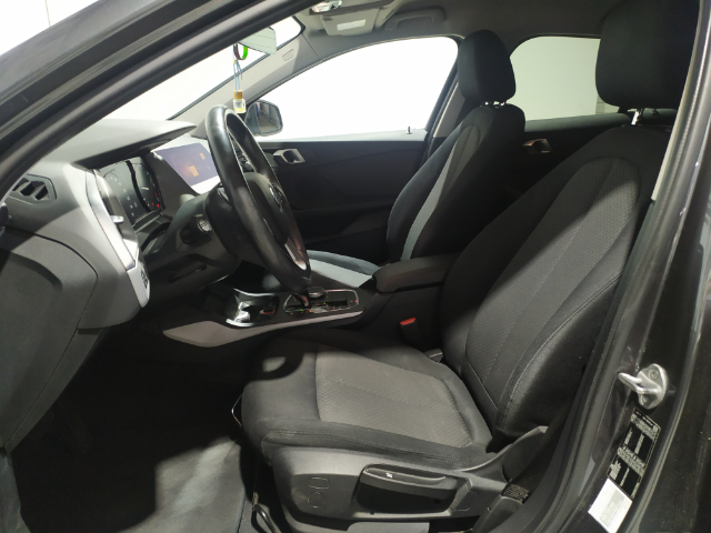 BMW Serie 1 118d color Gris. Año 2021. 110KW(150CV). Diésel. En concesionario Hispamovil Elche de Alicante