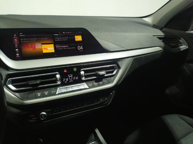 BMW Serie 1 118d color Gris. Año 2021. 110KW(150CV). Diésel. En concesionario Hispamovil Elche de Alicante