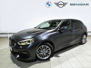 Fotos de BMW Serie 1 118d color Gris. Año 2021. 110KW(150CV). Diésel. En concesionario Hispamovil Elche de Alicante