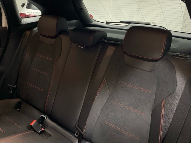 Mercedes-Benz GLA 200 D - 11