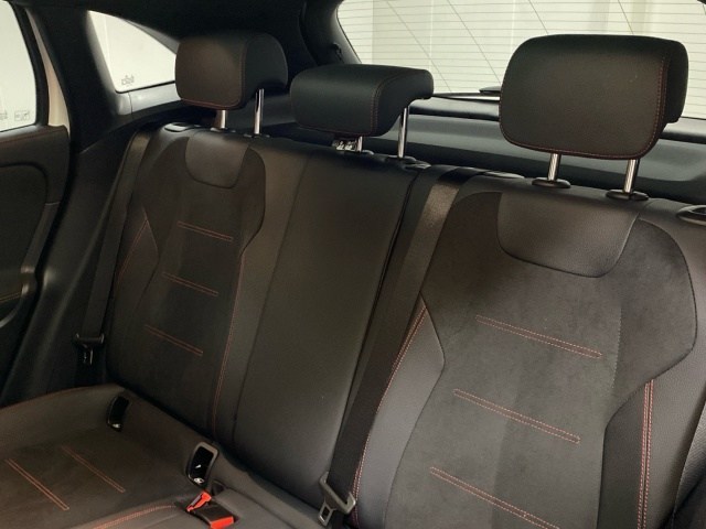 Mercedes-Benz GLA 200 D - 11