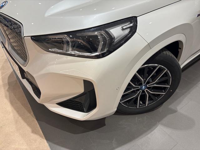 BMW iX1 eDrive20 color Blanco. Año 2025. 150KW(204CV). Eléctrico. En concesionario Automotor Costa, S.L.U. de Almería