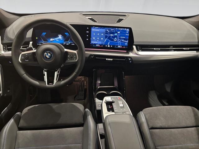 BMW iX1 eDrive20 color Blanco. Año 2025. 150KW(204CV). Eléctrico. En concesionario Automotor Costa, S.L.U. de Almería
