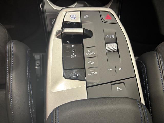 BMW iX1 eDrive20 color Blanco. Año 2025. 150KW(204CV). Eléctrico. En concesionario Automotor Costa, S.L.U. de Almería
