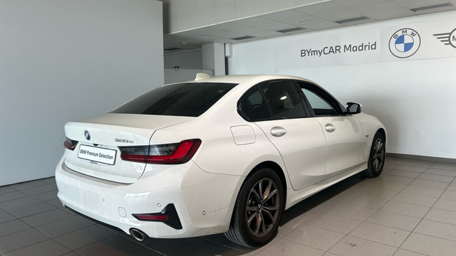 BMW Serie 3 320e color Blanco. Año 2022. 150KW(204CV). Híbrido Electro/Gasolina. En concesionario BYmyCAR Madrid - Alcalá de Madrid