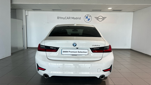 BMW Serie 3 320e color Blanco. Año 2022. 150KW(204CV). Híbrido Electro/Gasolina. En concesionario BYmyCAR Madrid - Alcalá de Madrid