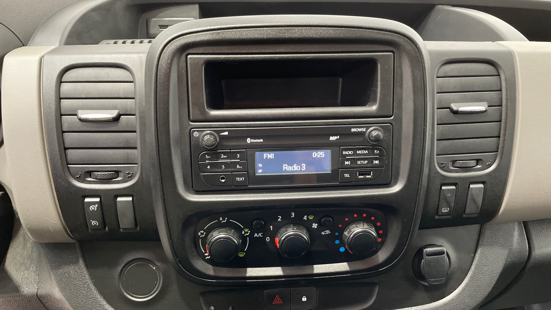 Nissan NV300 Furgon 1.6 dCi - 9