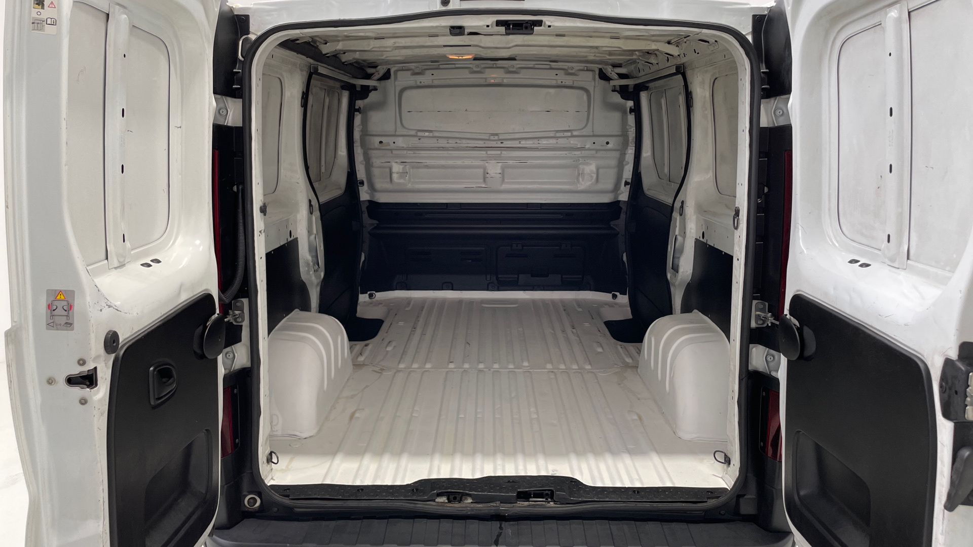 Nissan NV300 Furgon 1.6 dCi - 11