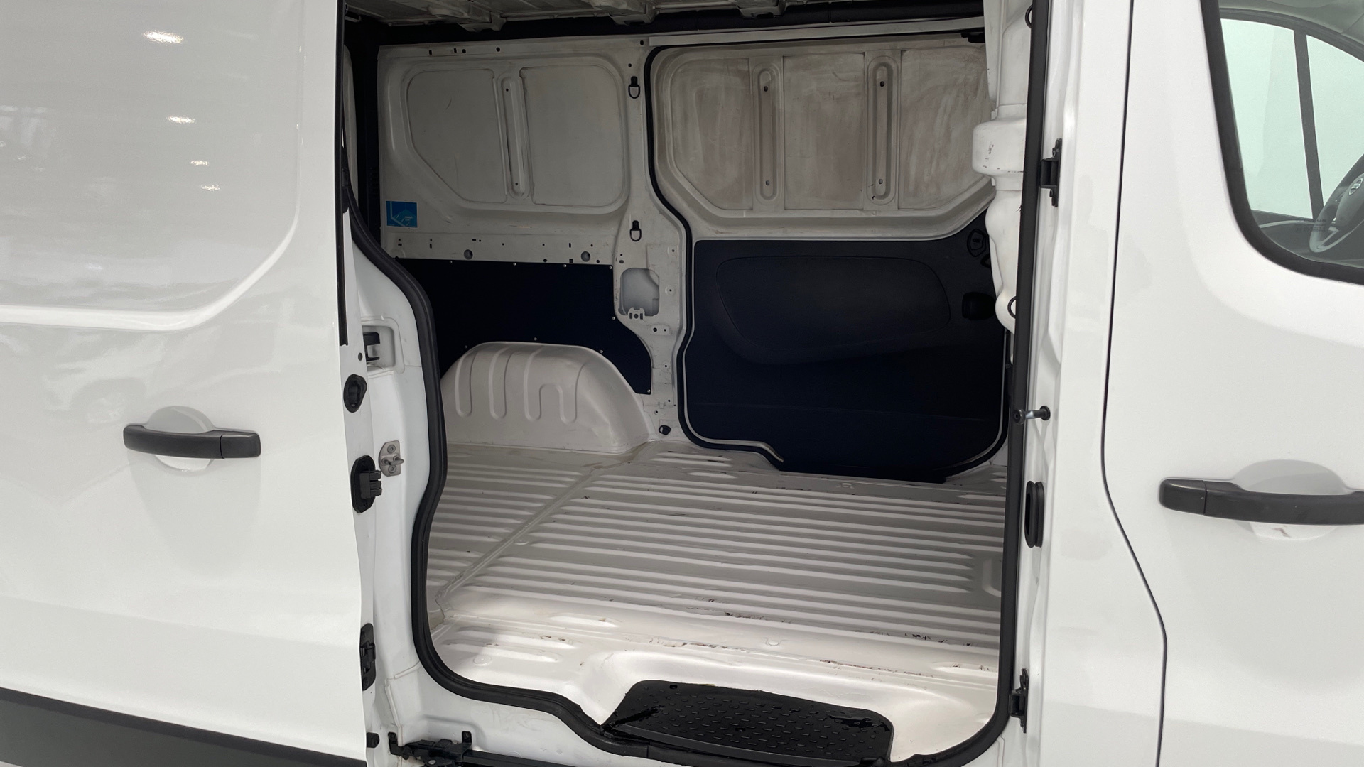 Nissan NV300 Furgon 1.6 dCi - 12