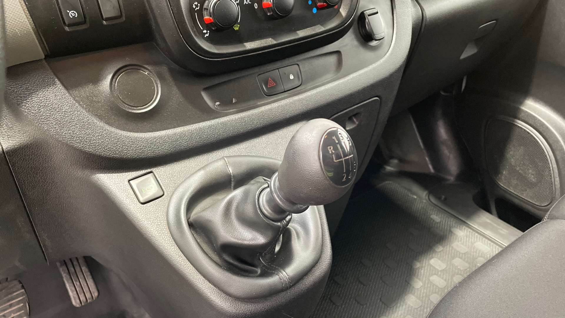 Nissan NV300 Furgon 1.6 dCi - 18