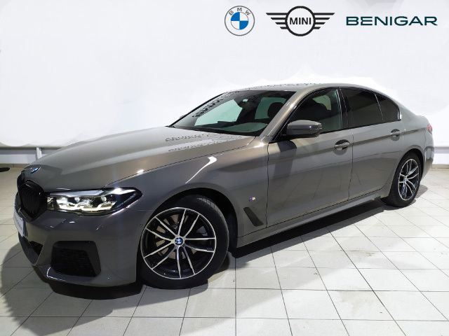 BMW Serie 5 520d color Gris. Año 2022. 140KW(190CV). Diésel. En concesionario Hispamovil, Torrevieja de Alicante